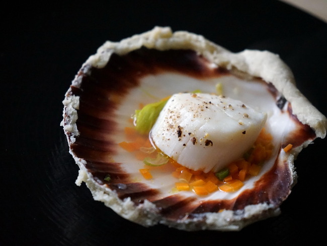Noix de Saint-Jacques cuites en coquilles - Cuisson à l'étouffée en