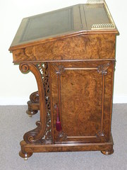 Victorian Figured Walnut Daven