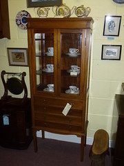 mahogany display cabinet with 4 drawers