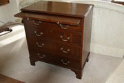 mahogany chest of drawers