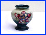 Walter Moorcroft Columbine Vas