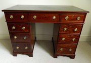 victorian mahogany kneehole de