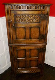 1920s Solid Oak Side CabinetCu