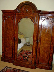 Victorian Burr Walnut Breakfro