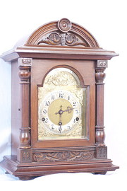 A bracket clock with west mini
