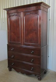 A Victorian Mahogany Linen Pre