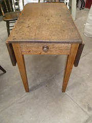 ANTIQUE COUNTRY PEMBROKE TABLE