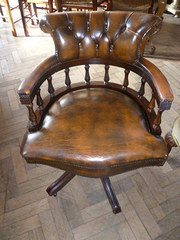 DEEP BUTTONED LEATHER SWIVEL C