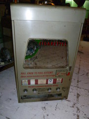Vintage 1950s Cigarette machin