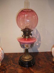 Victorian oillamp with Cranber