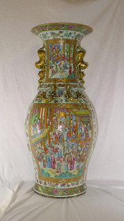 19c very large famile rose can
