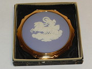 Vintage Stratton Wedgwood Powd