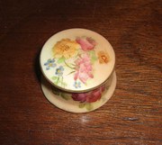 antique ceramics royal worcester smell Antique Royal Worcester smell