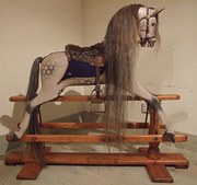 OSCAR Large Antique Rocking Ho