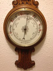 OAK ANEROID BAROMETER