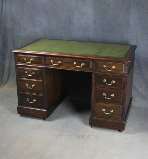 Edwardian Mahogany Pedestal Desk