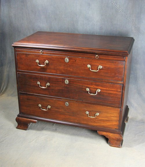Georgian Mahogany Bachelors Chest of Drawers