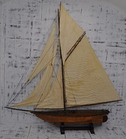 Large size pond yacht C1920s