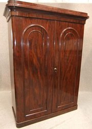 Large Victorian flamed mahogan