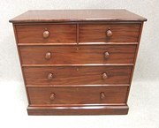 Victorian chest of drawers in