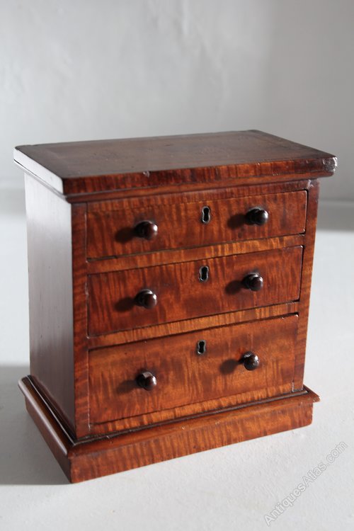 Antique Miniature Mahogany Chest of Drawers V133