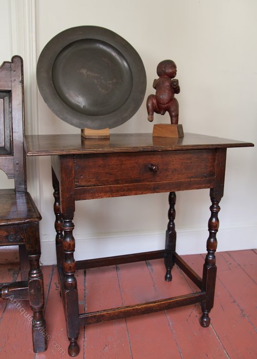 Early 18th Century Oak Side Table V86