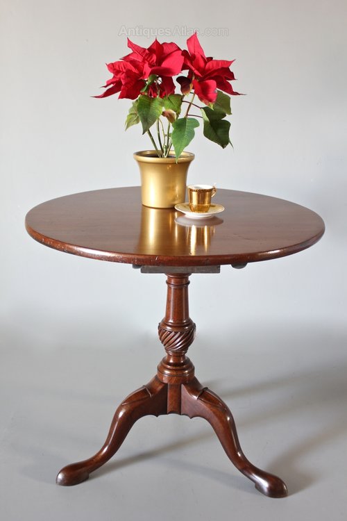 Georgian Mahogany Tripod Table. S1000