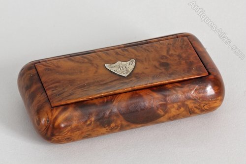 Regency Burr Mulberry Snuff Box.