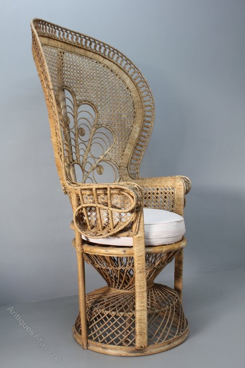 Vintage 1970s Peacock Rattan Chair. U640