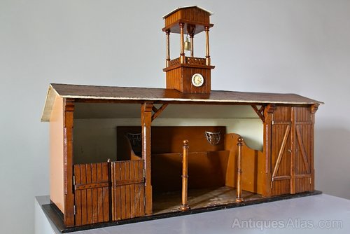 Vintage Wooden Childs Toy Stable Model. U851