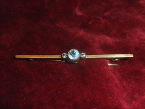Antique 15ct Aquamarine Brooch 15ct Aquamarine Brooch
