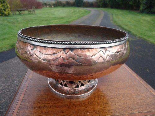 Arts & Crafts Hugh Wallis copper bowl