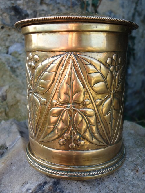 Arts & Crafts Brass lidded jar with roped edge