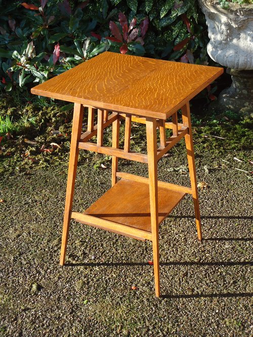 Arts & Crafts lamp table in oak