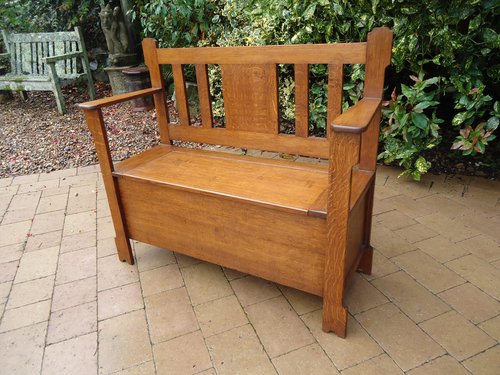 Arts & Crafts oak hall settle with storage