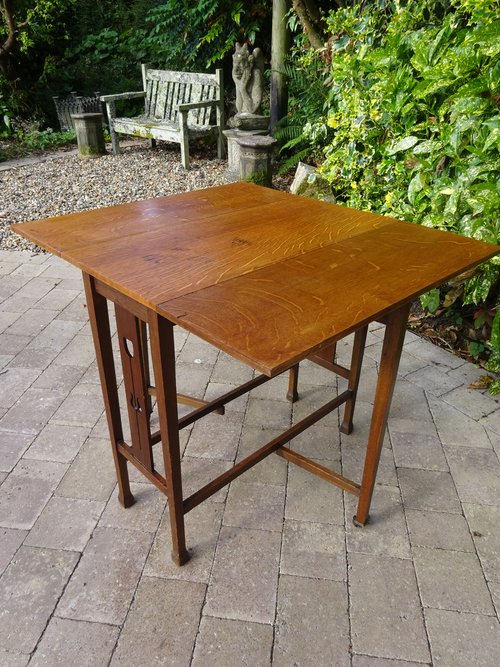 Arts & Crafts oak drop leaf table - Liberty