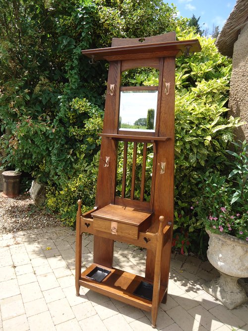 Stunning Arts & Crafts oak hall stand - Liberty