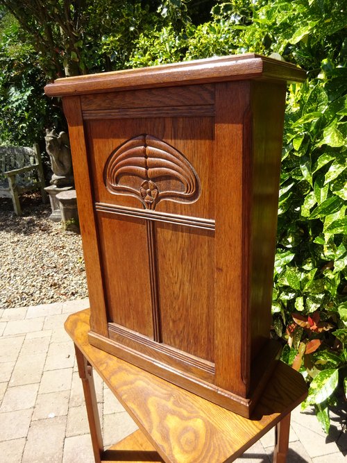 Arts & Crafts oak hanging cupboard