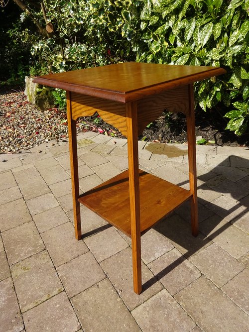 Arts & Crafts oak lamp table
