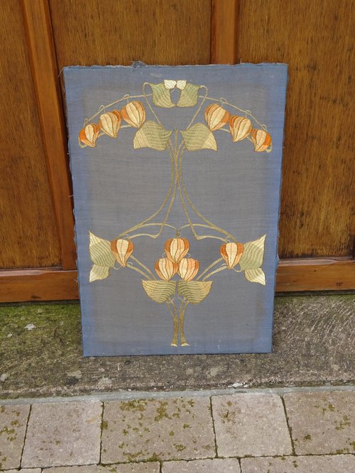 Pretty Arts & Crafts embroidery