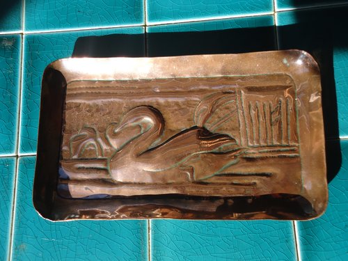 Small Arts & Crafts Newlyn dish with a swan