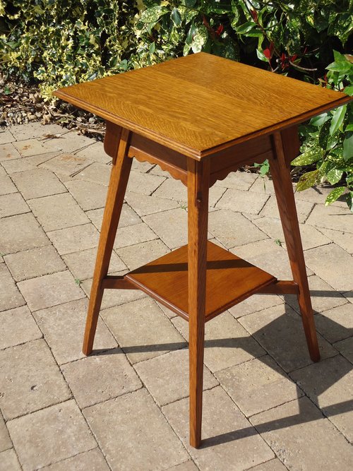 Small Arts & Crafts oak lamp table