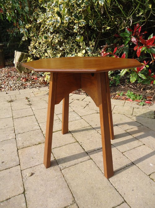Sweet little Arts & Crafts oak side table