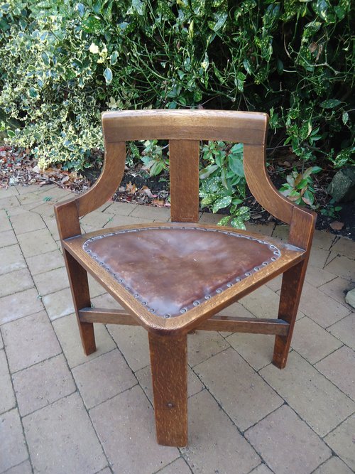 Very unusual Arts & Crafts oak corner chair