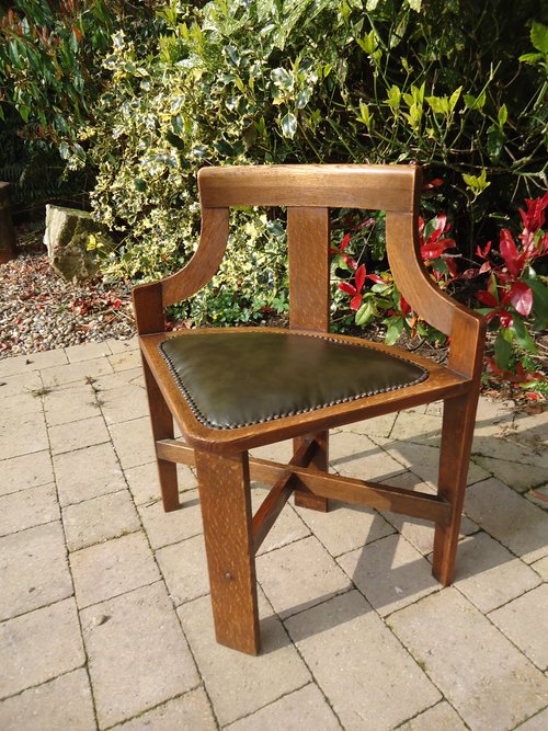 Very unusual Arts & Crafts oak corner chair
