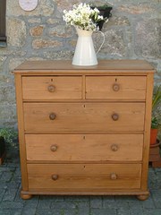 An Antique Pine 5 Drawers Ches
