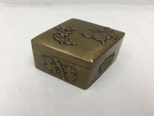 Antique Oriental Chinese Metal Snuff Box