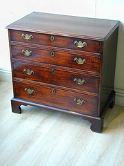 Small Georgian chest of drawer