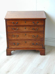 Small Georgian commode chest o