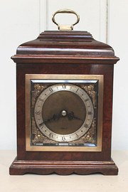antique clocks & timepieces small elliott bracket clock en Small Elliott bracket clock En